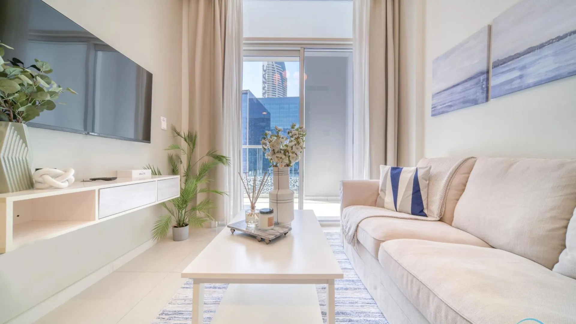 Contemporary 1Br At Vera Tower Business Bay By Deluxe Holiday Homes Dubai