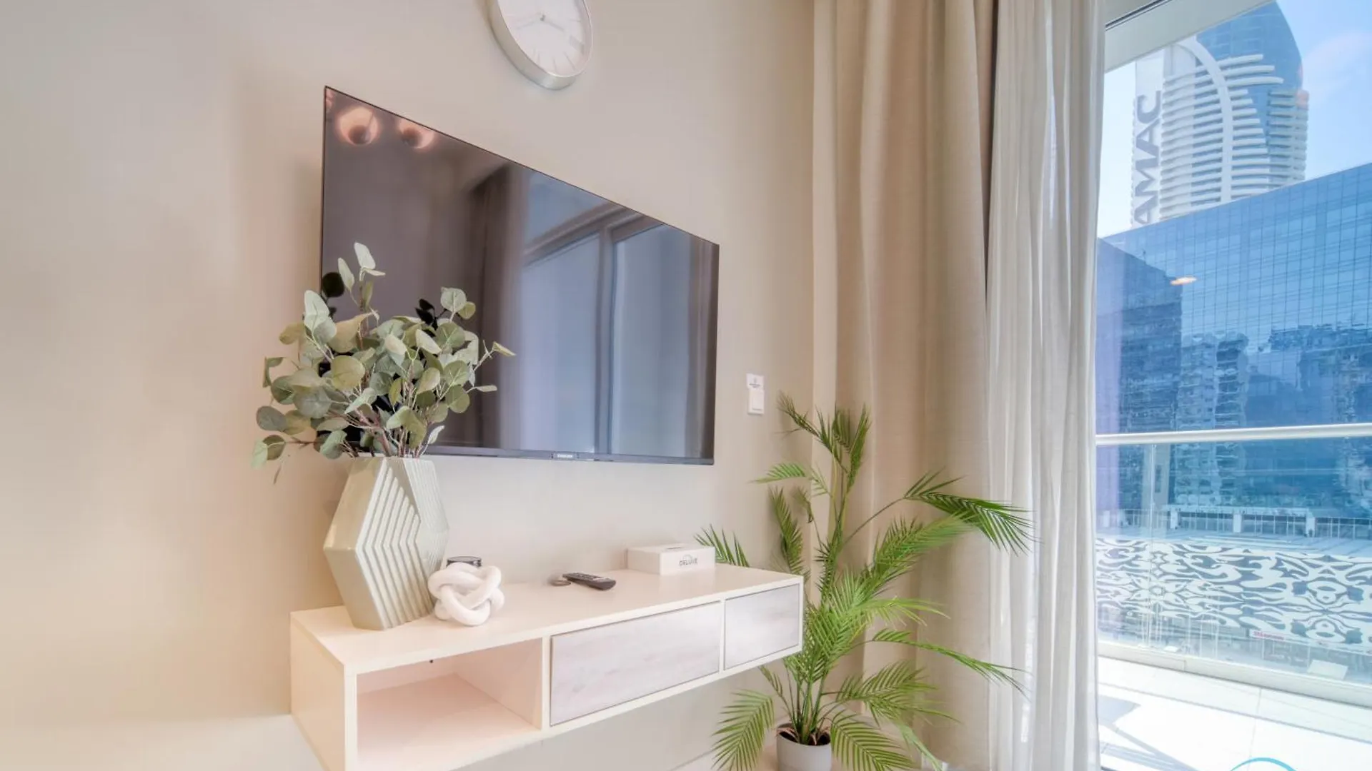 Contemporary 1Br At Vera Tower Business Bay By Deluxe Holiday Homes Dubai
