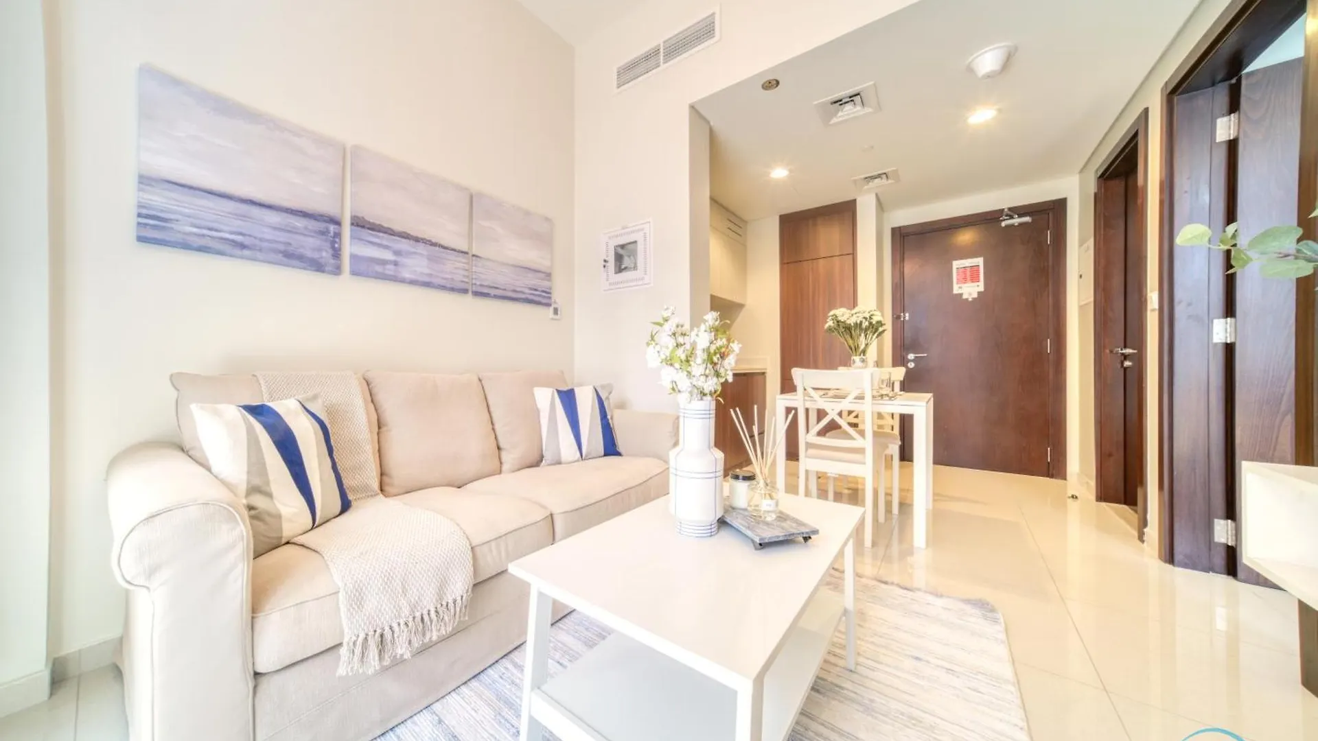 Contemporary 1Br At Vera Tower Business Bay By Deluxe Holiday Homes Dubai
